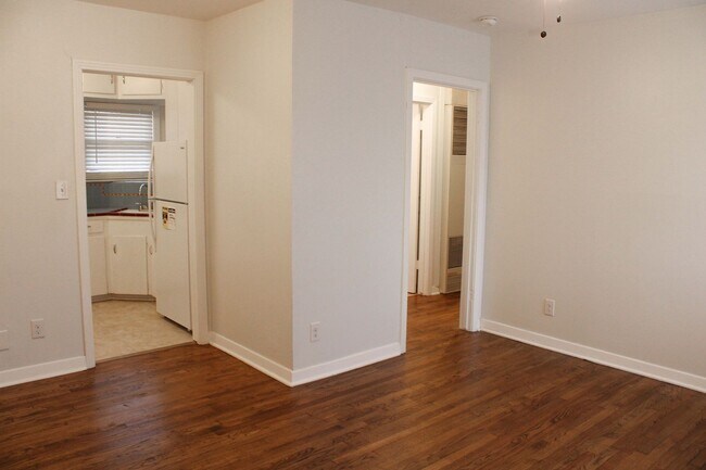 2825 W Woodlawn Ave