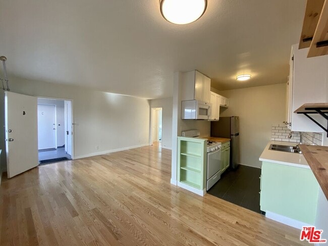 Photo - 722 Westbourne Dr Unidad B