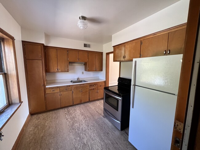 Kitchen - 6028 W Vliet St Apartments Unit 3