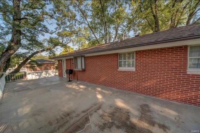Photo - 18 Dorchester Dr