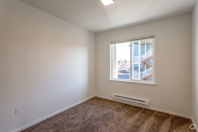 3BR, 2BA - 1,102 SF
