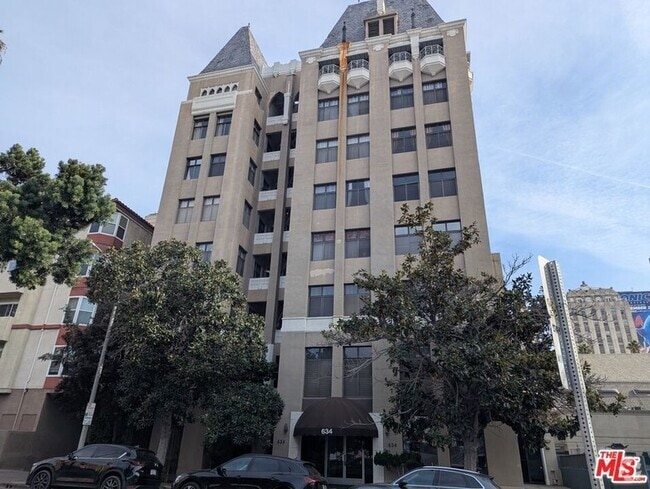 Building Photo - 634 S Gramercy Pl Rental