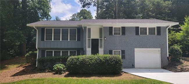 Building Photo - 2497 Wentworth Dr NE