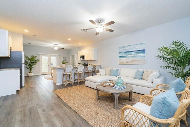 679 Coral Cir