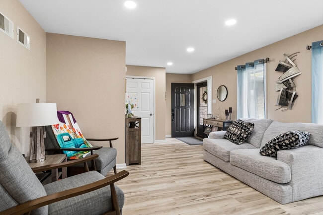 Photo - 407 Greenfield Rd