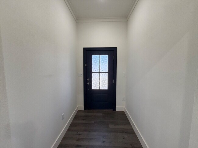 Photo - 405 Ranger St