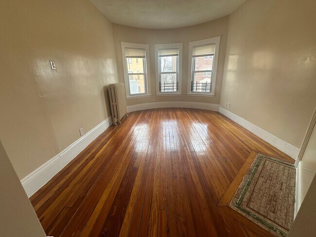 Building Photo - 94 Harrishof St