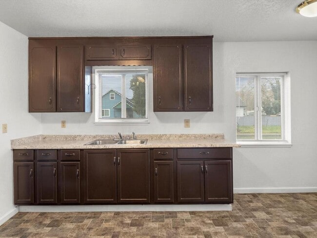 Photo - 5428 S Cedar St