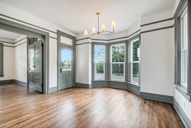 Photo - 523 W Marion St