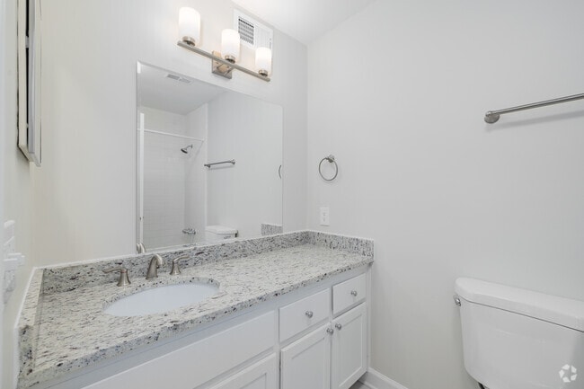 2BR, 2BA - 1,216SF - Primary Bathroom