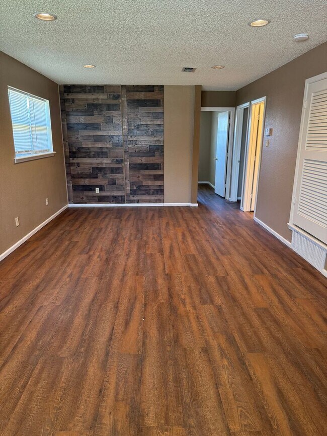 Photo - 6412 28th St