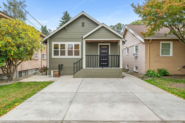 Front/Driveway - 37 W Cremona St House