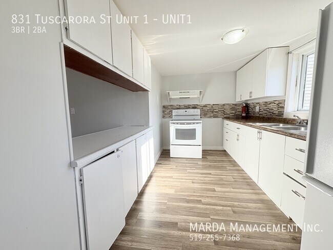 Photo - CHARMING 3 BED/2 BATH MAIN FLOOR UNIT IN WALKERVILLE + HYDRO & GAS Unit 1