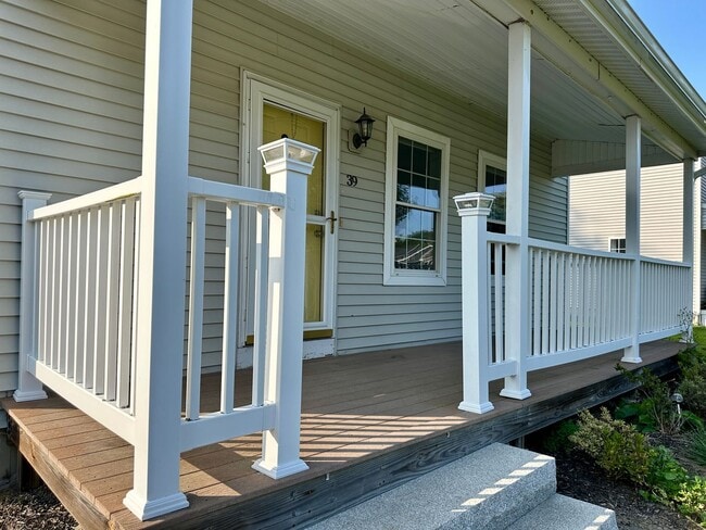 Photo - Like New 3BR, 1.5 bathroom Colonial For Rent