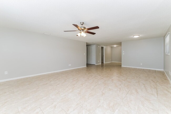 Photo - 516 Firefly Ln