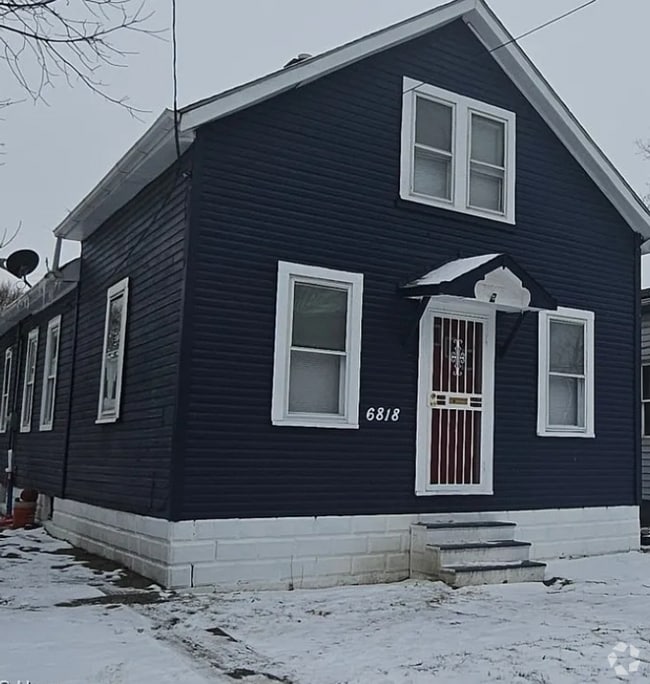 Building Photo - Coming Soon! Section 8 Accepted! Renovatio... Rental