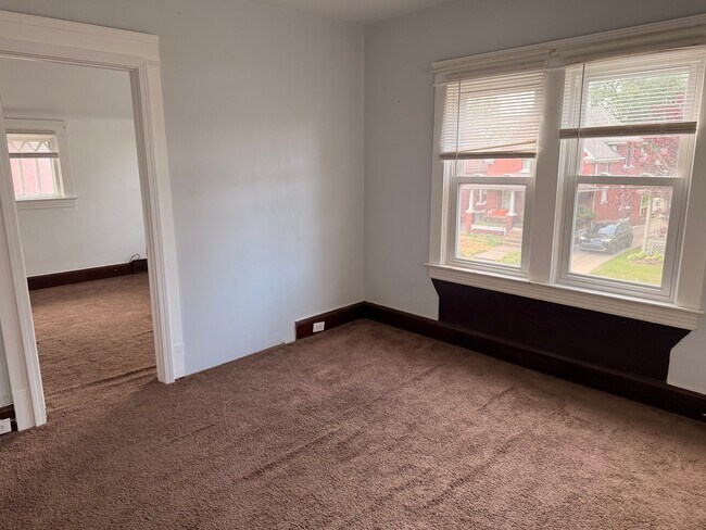 Photo - 4422 Bridgeview Ave