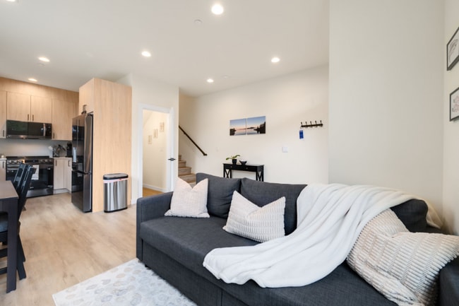 Photo - 823 NE 70th St