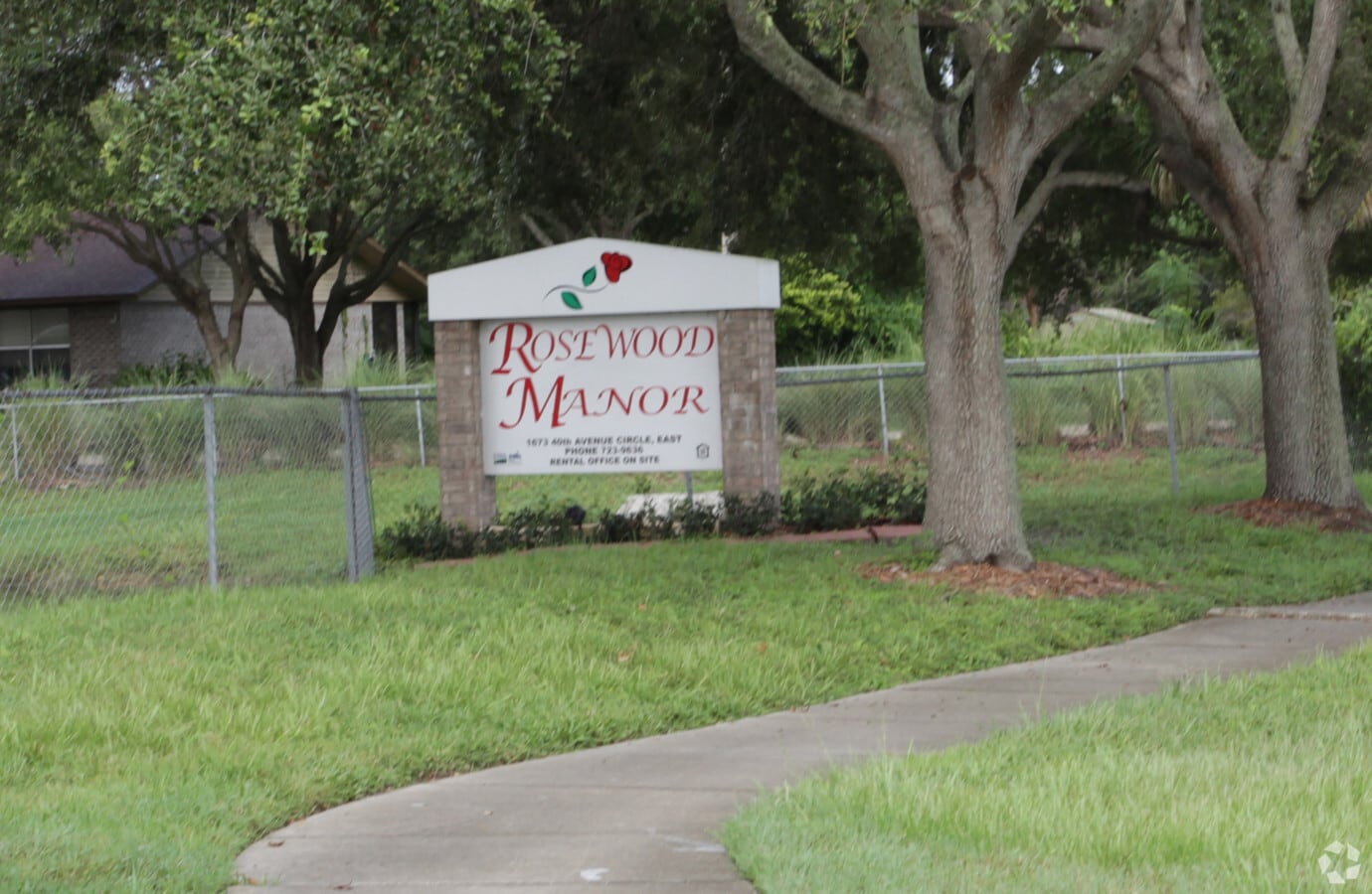 Rosewood Manor Apartments Ellenton, FL