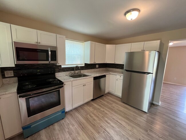 Photo - 1433 Helon St
