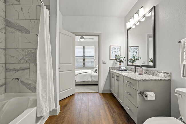 1BR, 1BA - 707SF (A1) - Bathroom