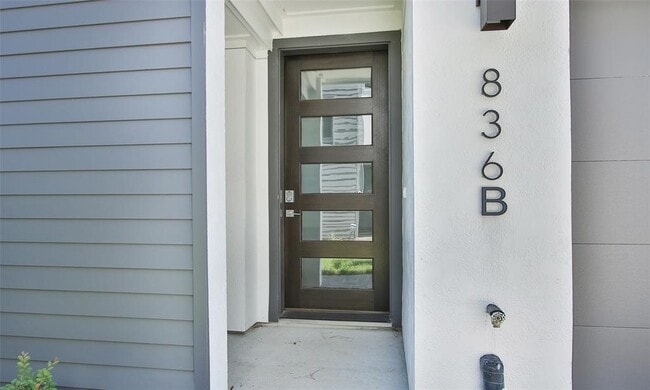 Photo - 836 Fisher St