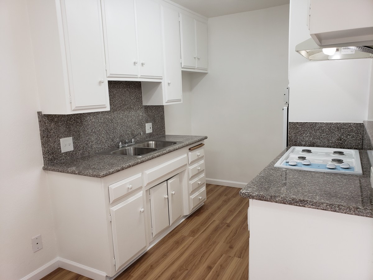 Photo - 1718-1722 S Barrington Ave