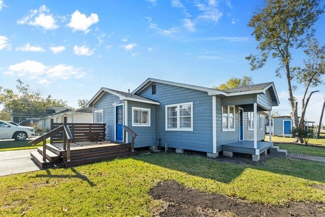 Photo - 1051 Ave A