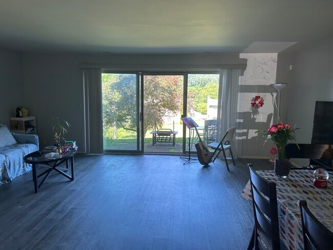 Photo - 779 Watersedge Dr