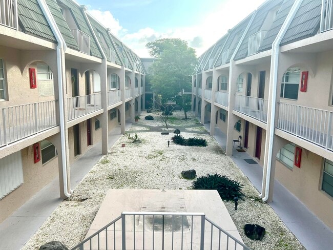 Photo - 1100 SE 4th Ave Unit 37