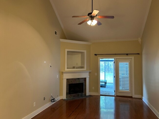 Photo - 122 Singapore Cir