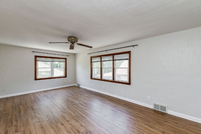 Photo - Charming 3-Bedroom with 2 Full Baths in the Heart of Lemont Unit 2