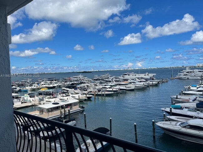 Building Photo - 555 NE 15th St Unit 416