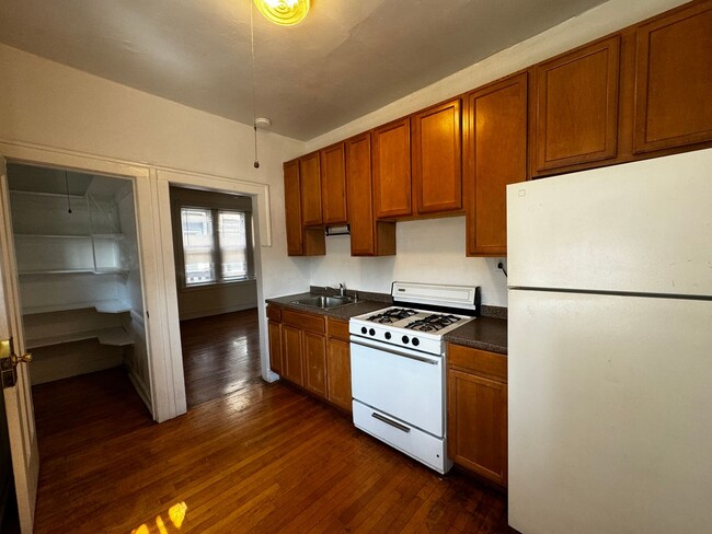 Photo - 6422 N Greenview Ave Apartments Unit 3