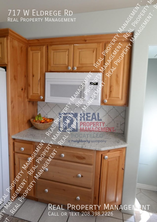 Photo - 717 W Eldredge Rd