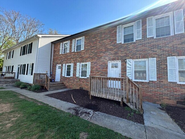 Photo - Spacious 3 bed Town Home!