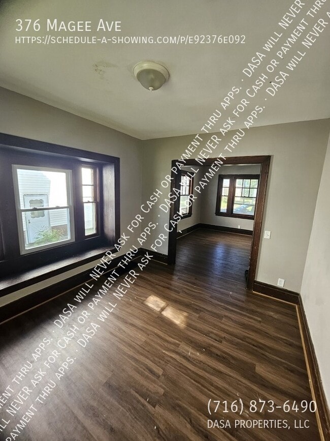 Photo - 376 Magee Ave