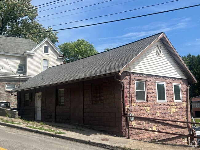 Building Photo - 664 Willey Street Unit 664-D willey street Rental