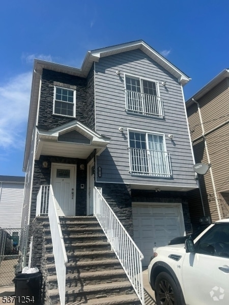 Building Photo - 1019 E Grand St Rental