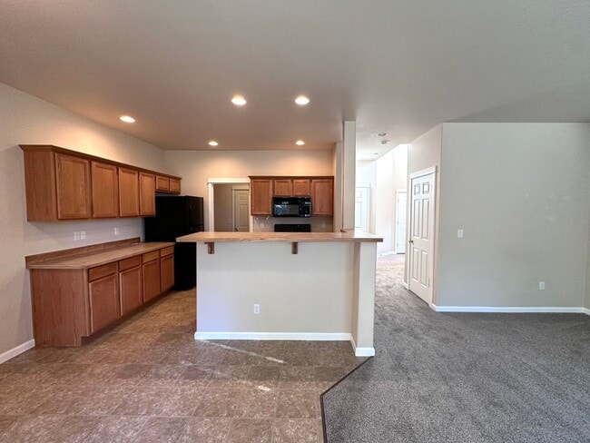 Photo - BEAUTIFUL 3 BEDROOM AND 2.5 BATHROOM TOWNHOUSE IN SOUTHWEST REDMOND! Unit 2614