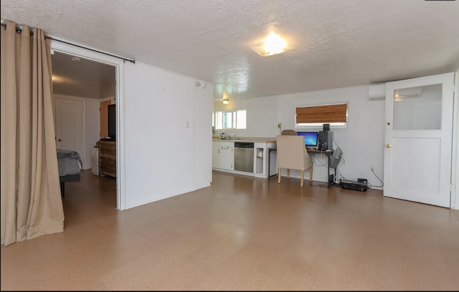 Building Photo - 1806 10th St Rental