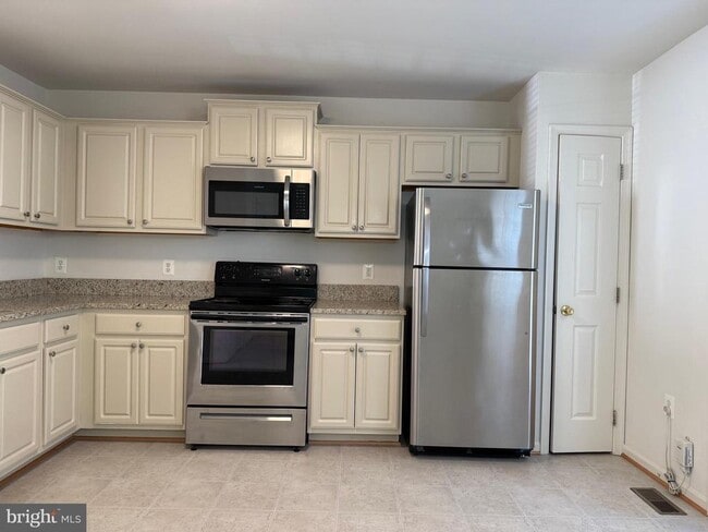 Photo - 215 Merrill Ct