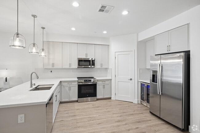 4BR, 4BA - 2,163SF - Kitchen - Park West