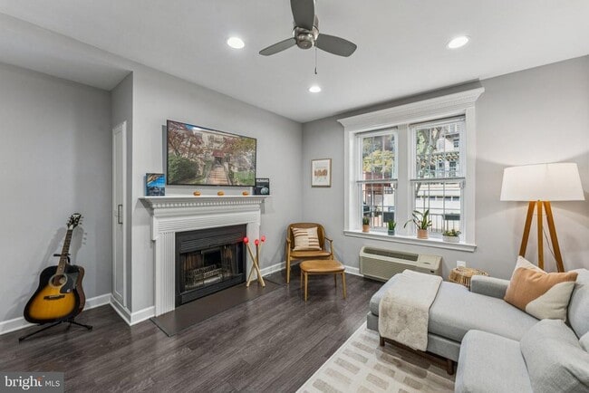 Photo - 1833 California St NW Unidad 203