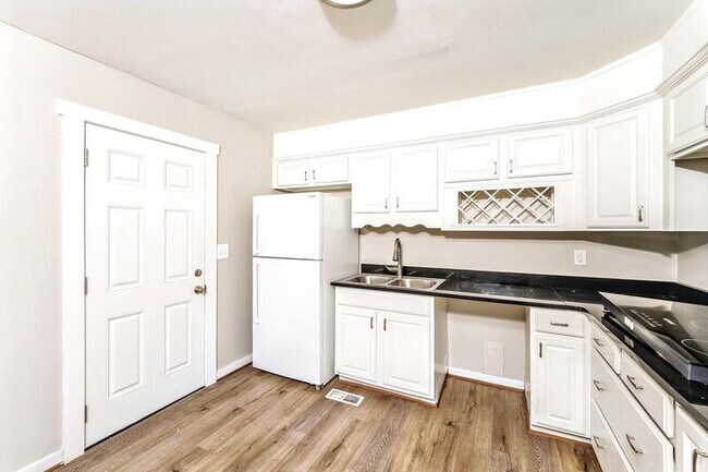 Photo - 1645 18th Way SW