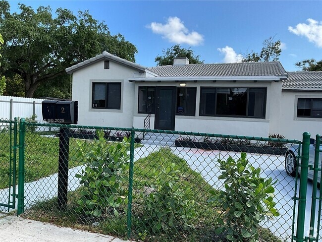 Building Photo - 418 NW 48th St Rental