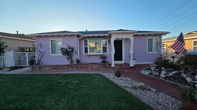 Building Photo - 16825 S Berendo Ave