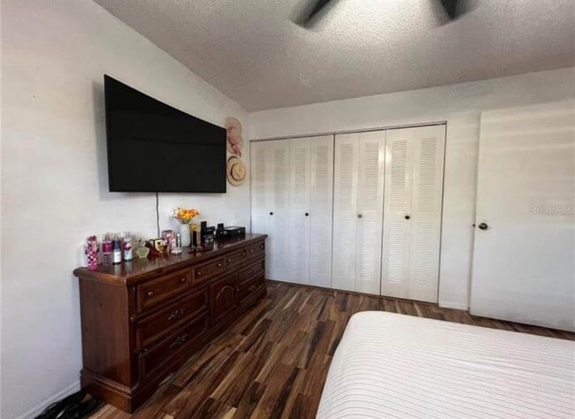 Photo - 1 W Country Cove Way