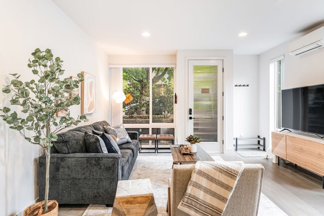 Photo - 2319A Franklin Ave E Unit ID1035905P