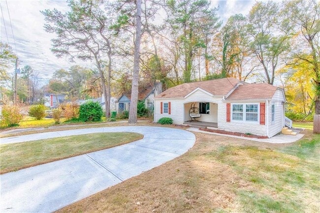 Building Photo - 1225 Graymont Dr SW